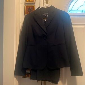 Jones New York platinum collection Size 2P $60 2 piece pantsuit BLACK